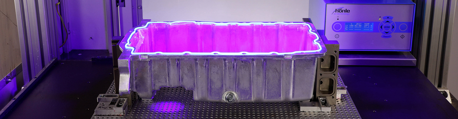CIPG gasket bead with UV fluorescence on an oil pan